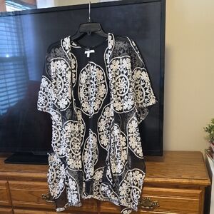 Maurices Black and White Floral Kimono